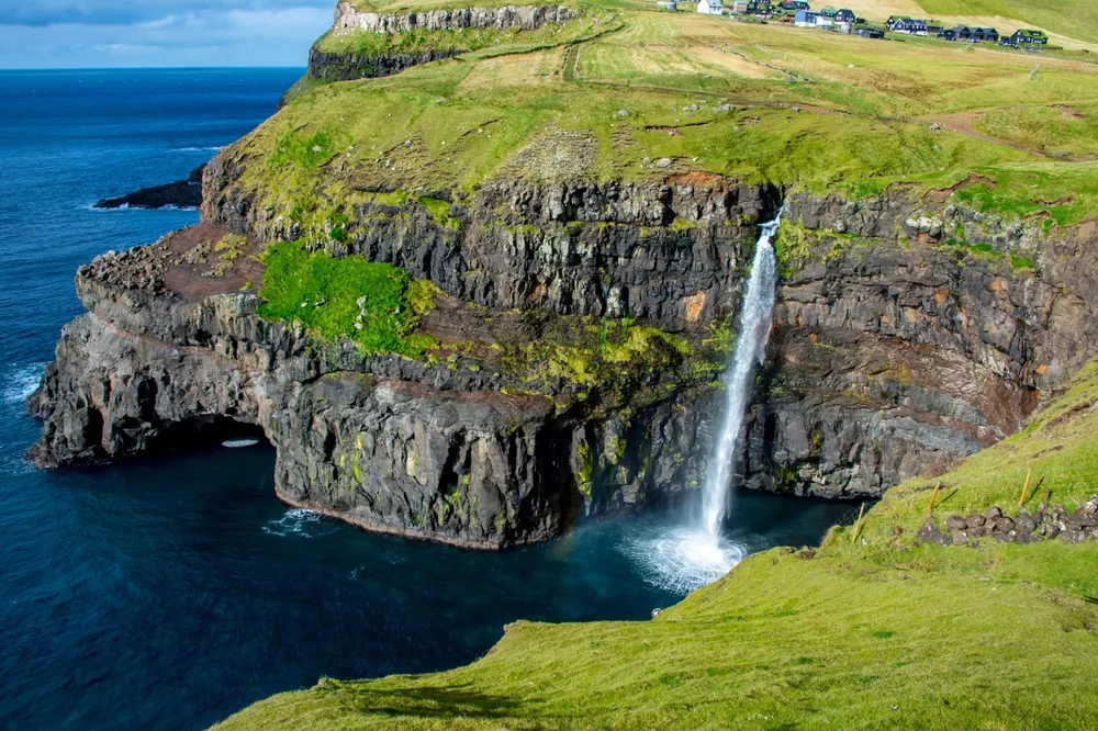 Mulafossur Waterfall - Faer Islands