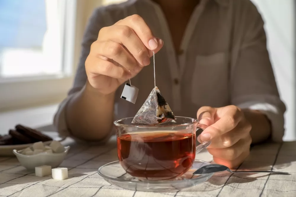 Můžete zpomalit proces stárnutí pomocí čaje?