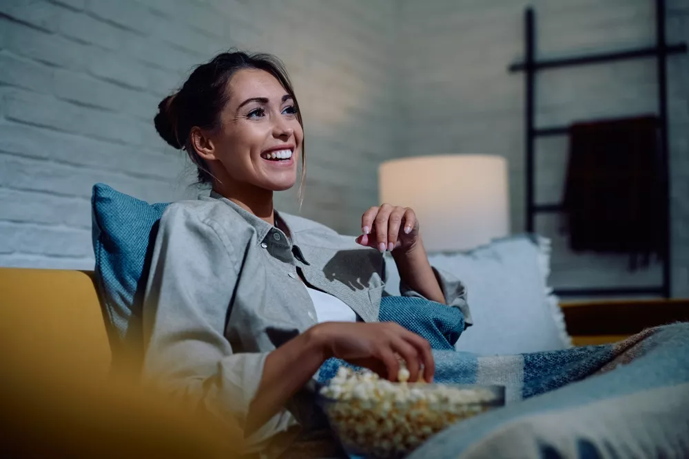 Škodlivý večerní zvyk mnoha Slovenků. Není to posouvání na telefonu